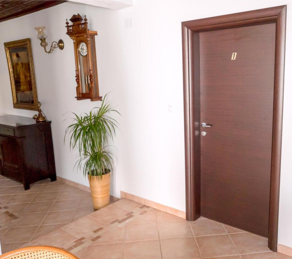 Apartment-Rooms Preka Palit Екстер'єр фото