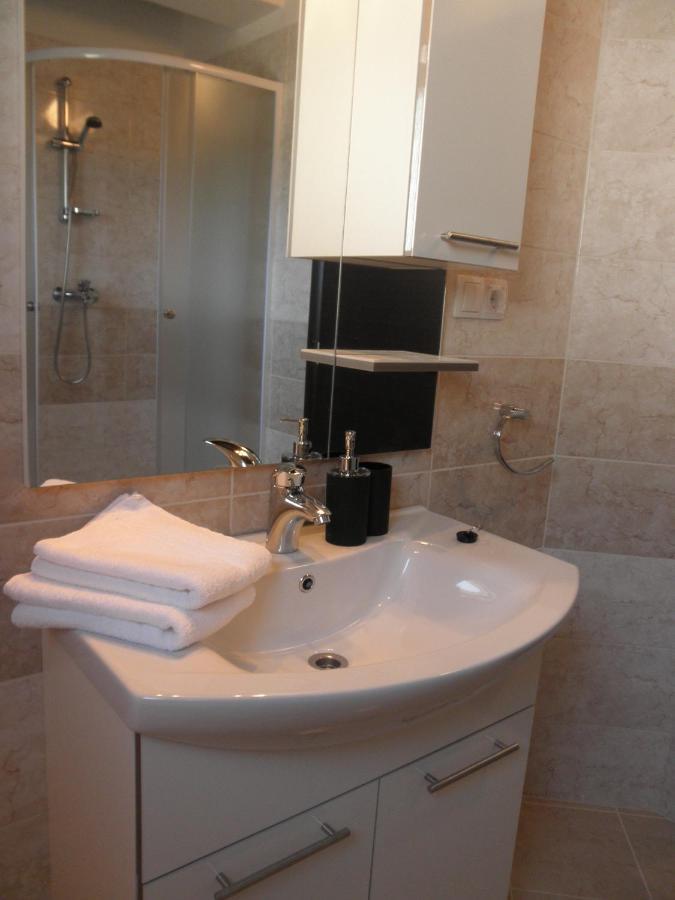 Apartment-Rooms Preka Palit Екстер'єр фото